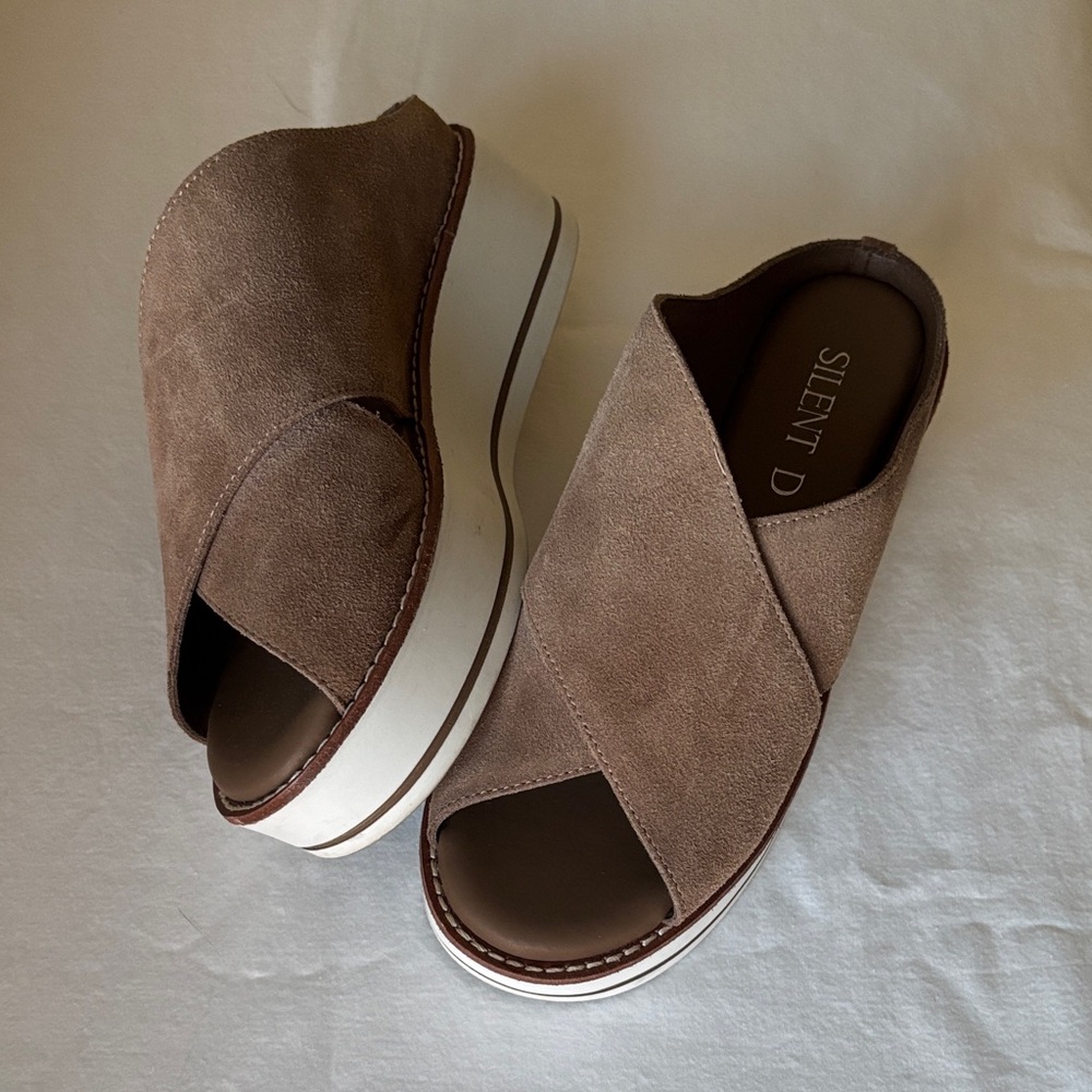 Silent D Women's Tan Platform Slides - image 4